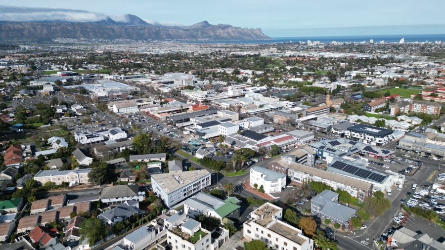 To Let Commercial Property for Rent in Somerset West Western Cape